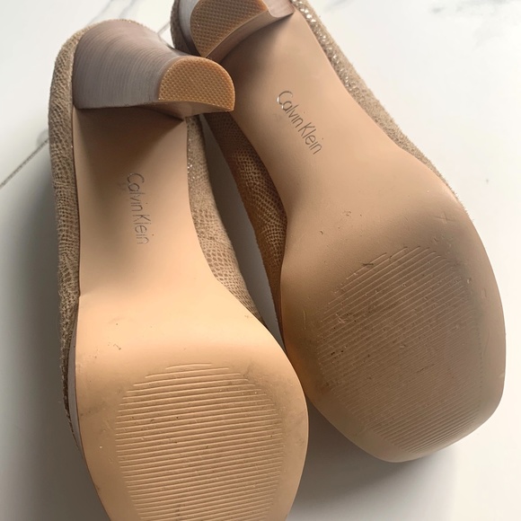 Calvin Klein Carly Platform Pump - Picture 3 of 6